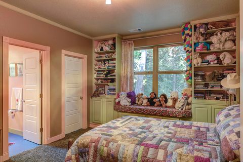 Tiny photo for 9530 S F Little Butte Road, Eagle Point, OR 97524 (MLS # 220225915)