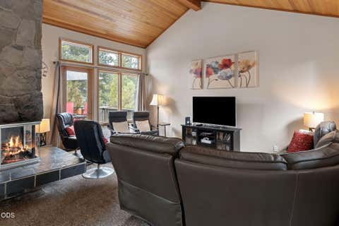 Tiny photo for 17926 Playoff Lane #3, Sunriver, OR 97707 (MLS # 220227195)