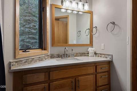Tiny photo for 17926 Playoff Lane #3, Sunriver, OR 97707 (MLS # 220227195)