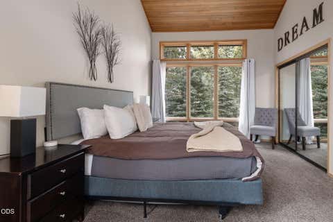 Tiny photo for 17926 Playoff Lane #3, Sunriver, OR 97707 (MLS # 220227195)