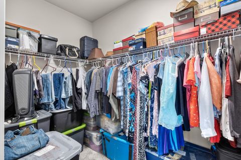 Tiny photo for 591 SW Cassidy Avenue, Madras, OR 97741 (MLS # 220212052)