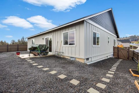 Tiny photo for 591 SW Cassidy Avenue, Madras, OR 97741 (MLS # 220212052)