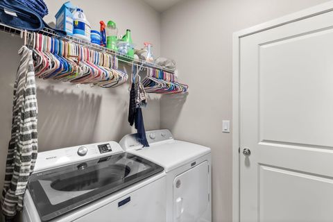 Tiny photo for 591 SW Cassidy Avenue, Madras, OR 97741 (MLS # 220212052)