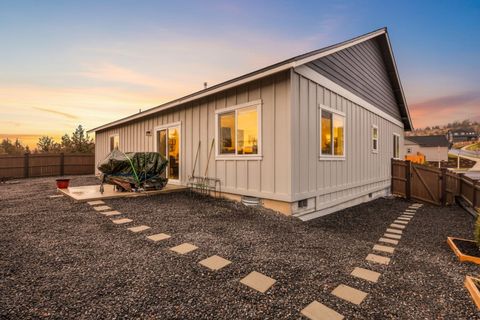 Tiny photo for 591 SW Cassidy Avenue, Madras, OR 97741 (MLS # 220212052)