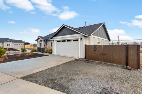 Tiny photo for 591 SW Cassidy Avenue, Madras, OR 97741 (MLS # 220212052)