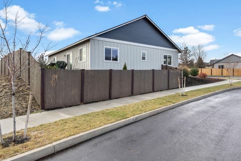 Tiny photo for 591 SW Cassidy Avenue, Madras, OR 97741 (MLS # 220212052)