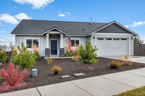 Tiny photo for 591 SW Cassidy Avenue, Madras, OR 97741 (MLS # 220212052)