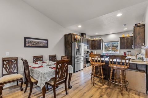 Tiny photo for 591 SW Cassidy Avenue, Madras, OR 97741 (MLS # 220212052)