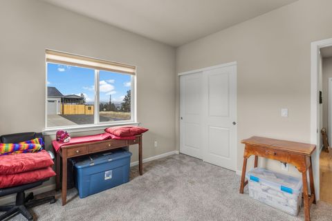 Tiny photo for 591 SW Cassidy Avenue, Madras, OR 97741 (MLS # 220212052)