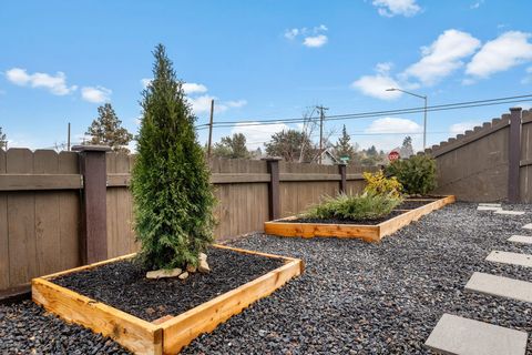 Tiny photo for 591 SW Cassidy Avenue, Madras, OR 97741 (MLS # 220212052)