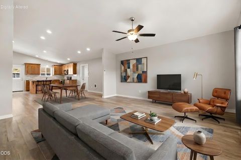 Tiny photo for 1023 NE Crista Court, Prineville, OR 97754 (MLS # 220223056)