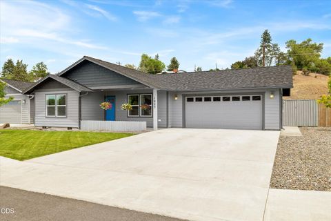 Tiny photo for 1023 NE Crista Court, Prineville, OR 97754 (MLS # 220223056)