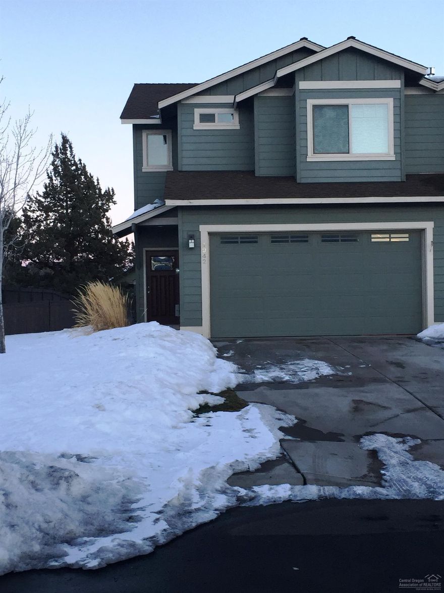 Great Town-home with Cascade Mountain views. Fenced and landscaped lot, double attached garage. Nice interior finishes with granite counter-tops, slate flooring, hardwood flooring, and gas fireplace in the living room. Large master with 2 walk-in closets and double sinks. Upstairs loft area gives extra space for an office or play area. Central AC and gas forced air.