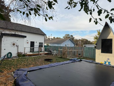 Tiny photo for 127 SE 8th Street, Madras, OR 97741 (MLS # 220211198)