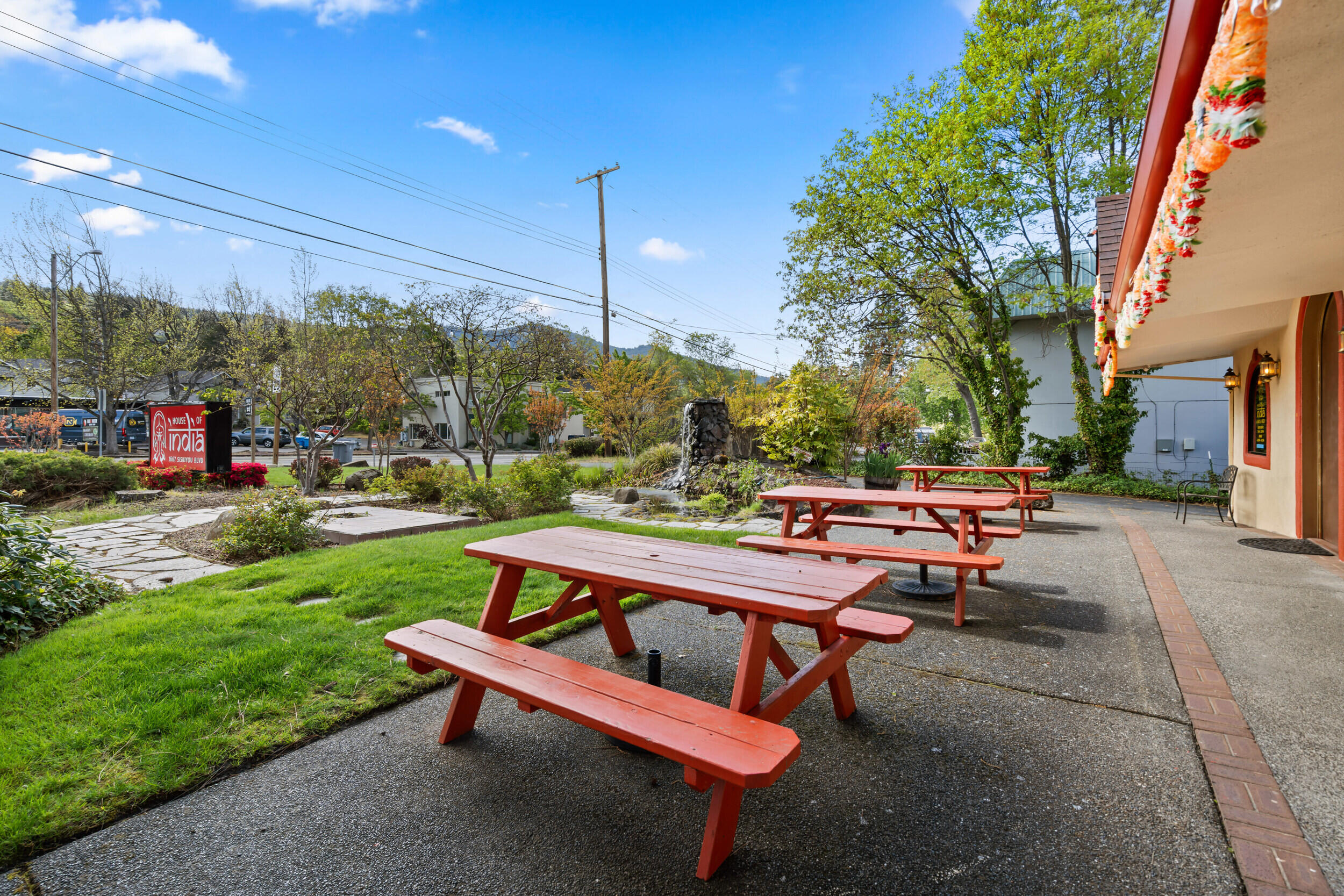 1667 Siskiyou Boulevard