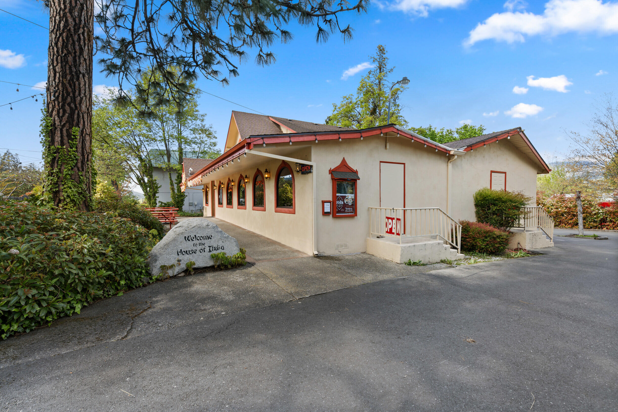 1667 Siskiyou Boulevard