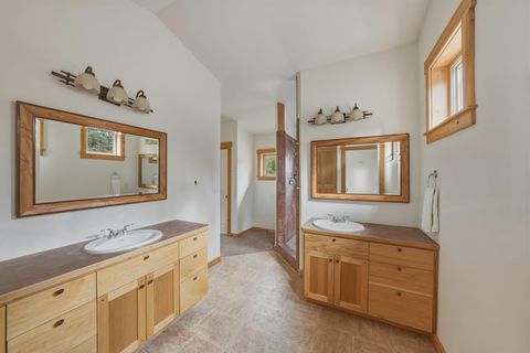 Tiny photo for 63375 Saddleback Drive, Bend, OR 97703 (MLS # 220219902)
