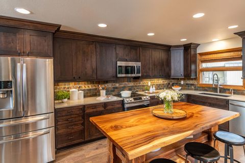 Tiny photo for 17579 Pathfinder Lane #6, Sunriver, OR 97707 (MLS # 220216751)