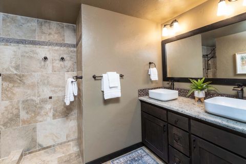 Tiny photo for 17579 Pathfinder Lane #6, Sunriver, OR 97707 (MLS # 220216751)