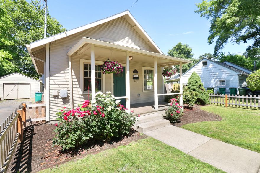 Remodeled Newberg Single Level Home. Half-block to Memorial Park and playground. Few short blocks to popular Newberg wine shops, restaurants. Incredible location. Updated flooring. Remodeled kitchen with updated appliances, tile backsplash. Updated electrical. Updated lighting and fixtures. Freshly painted. Remodeled full bath. Spacious fenced yard with patio. Long driveway with garage. <br>