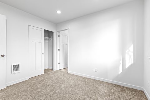 Tiny photo for 891 N 6th Avenue, Gold Hill, OR 97525 (MLS # 220213284)