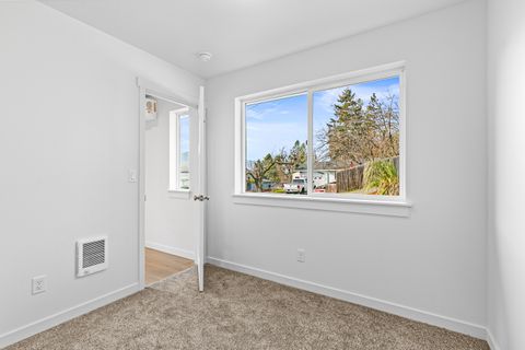 Tiny photo for 891 N 6th Avenue, Gold Hill, OR 97525 (MLS # 220213284)