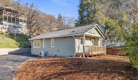 Photo of 891 N 6th Avenue, Gold Hill, OR 97525 (MLS # 220213284)