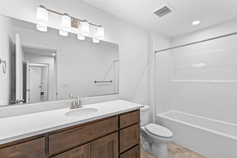 Tiny photo for 891 N 6th Avenue, Gold Hill, OR 97525 (MLS # 220213284)