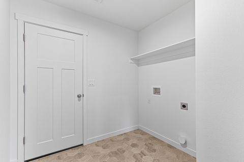 Tiny photo for 891 N 6th Avenue, Gold Hill, OR 97525 (MLS # 220213284)