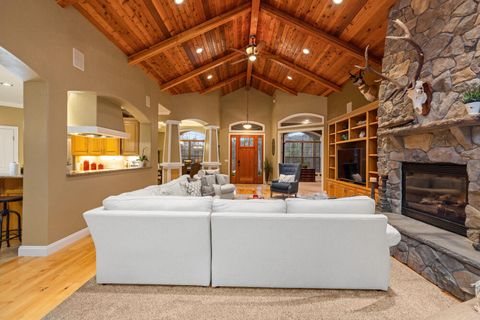 Tiny photo for 1161 Paper Birch Way, Klamath Falls, OR 97601 (MLS # 220211705)