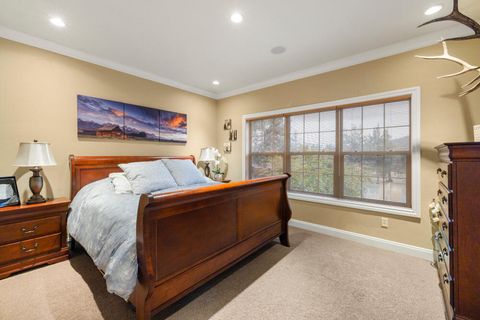 Tiny photo for 1161 Paper Birch Way, Klamath Falls, OR 97601 (MLS # 220211705)