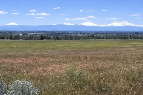 2 Wiley Road Powell Butte OR 97753