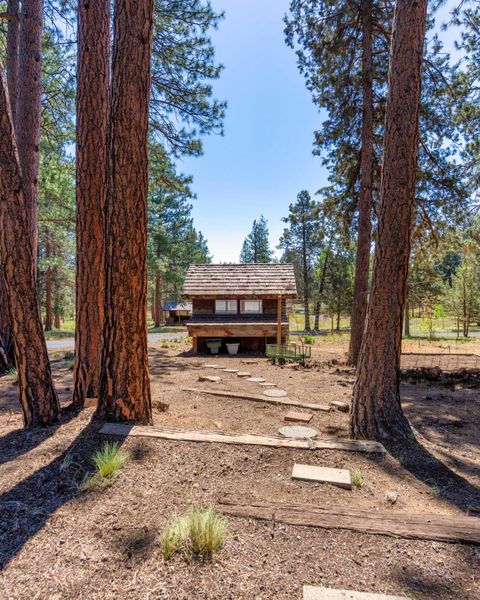 Tiny photo for 69470 Deer Ridge Road, Sisters, OR 97759 (MLS # 220221187)