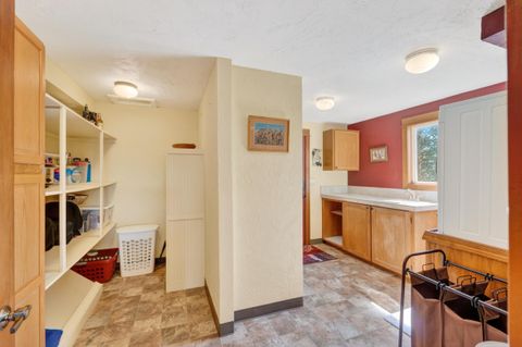 Tiny photo for 69470 Deer Ridge Road, Sisters, OR 97759 (MLS # 220221187)