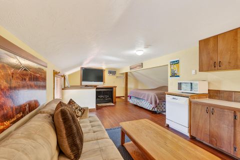 Tiny photo for 69470 Deer Ridge Road, Sisters, OR 97759 (MLS # 220221187)
