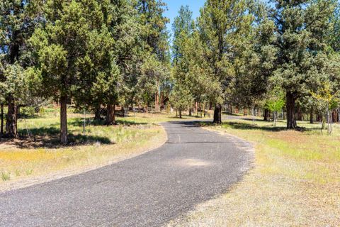 Tiny photo for 69470 Deer Ridge Road, Sisters, OR 97759 (MLS # 220221187)