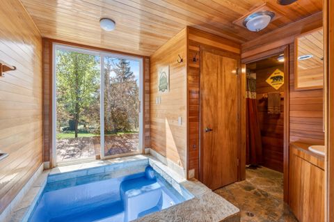 Tiny photo for 69470 Deer Ridge Road, Sisters, OR 97759 (MLS # 220221187)