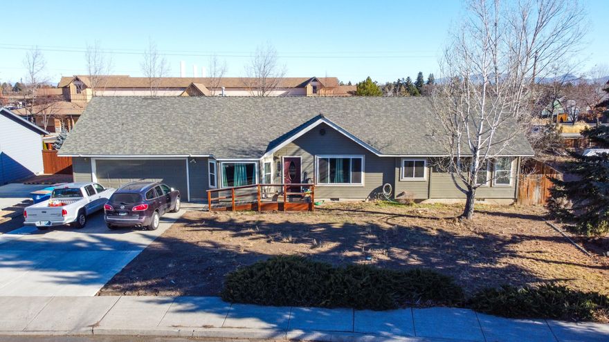 Experience the perfect combination of convenience and comfort in this wonderful single-level home! Located in a fantastic neighborhood, you'll enjoy easy access to shopping and dining options as well as the Canyon Trails only moments away. With brand new flooring and fresh paint, this beautifully maintained property is move-in ready. Offering an unbeatable value, this home is a rare find at an incredible price. Don't miss out - make this fantastic home yours today!