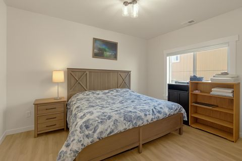 Tiny photo for 672 Nobility Drive, Medford, OR 97501 (MLS # 220214097)