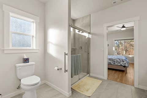 Tiny photo for 672 Nobility Drive, Medford, OR 97501 (MLS # 220214097)