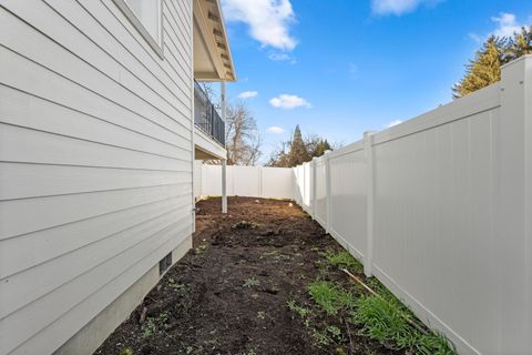 Tiny photo for 672 Nobility Drive, Medford, OR 97501 (MLS # 220214097)