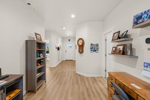 Tiny photo for 672 Nobility Drive, Medford, OR 97501 (MLS # 220214097)