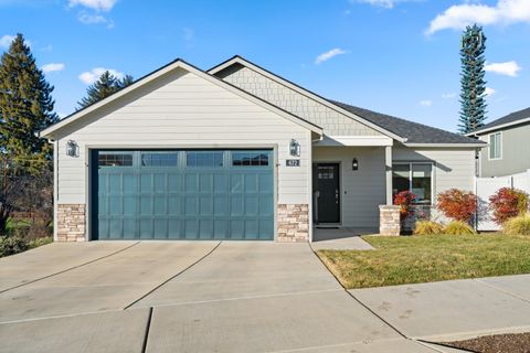 Photo of 672 Nobility Drive, Medford, OR 97501 (MLS # 220214097)