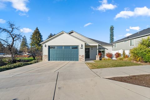 Tiny photo for 672 Nobility Drive, Medford, OR 97501 (MLS # 220214097)