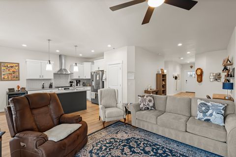 Tiny photo for 672 Nobility Drive, Medford, OR 97501 (MLS # 220214097)