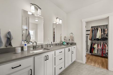 Tiny photo for 672 Nobility Drive, Medford, OR 97501 (MLS # 220214097)