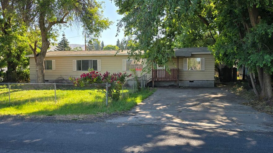 Affordable 3 bedroom, 2 bath manufactured home. Located close to the Senior Center, Klamath County Fairgrounds and shopping. Large corner lot with access from both streets. Square footage includes enclosed, finished back family room addition. Gas forced air heat. This is a 1977 MH that is being sold as-is and needs some love.