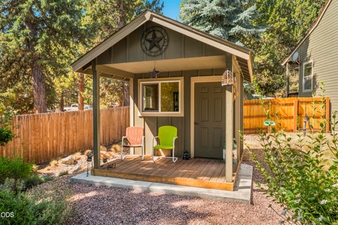 Tiny photo for 70116 Sorrell Drive, Sisters, OR 97759 (MLS # 220227414)