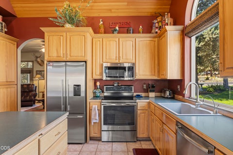 Tiny photo for 70116 Sorrell Drive, Sisters, OR 97759 (MLS # 220227414)