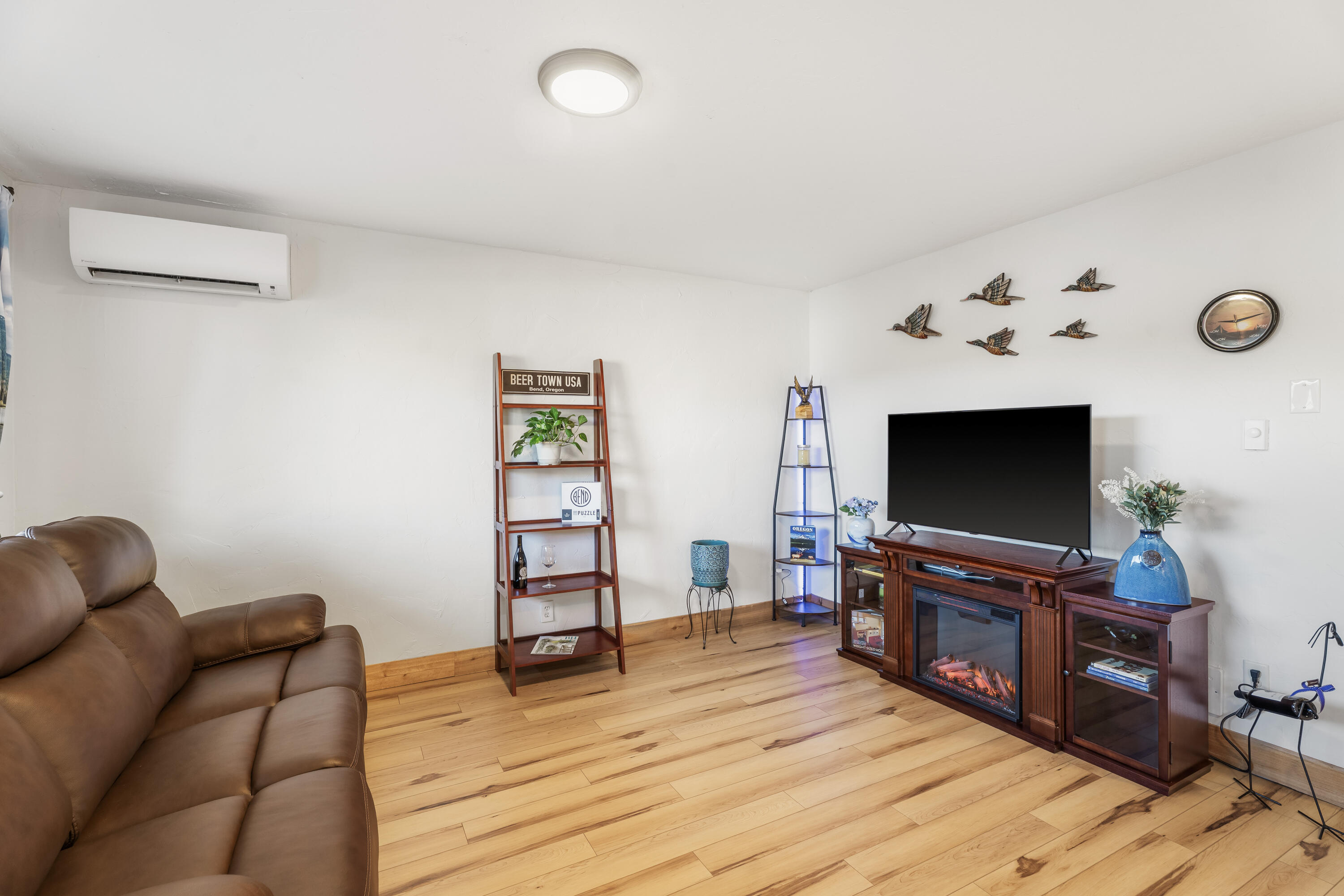 1242 SW Silver Lake Boulevard